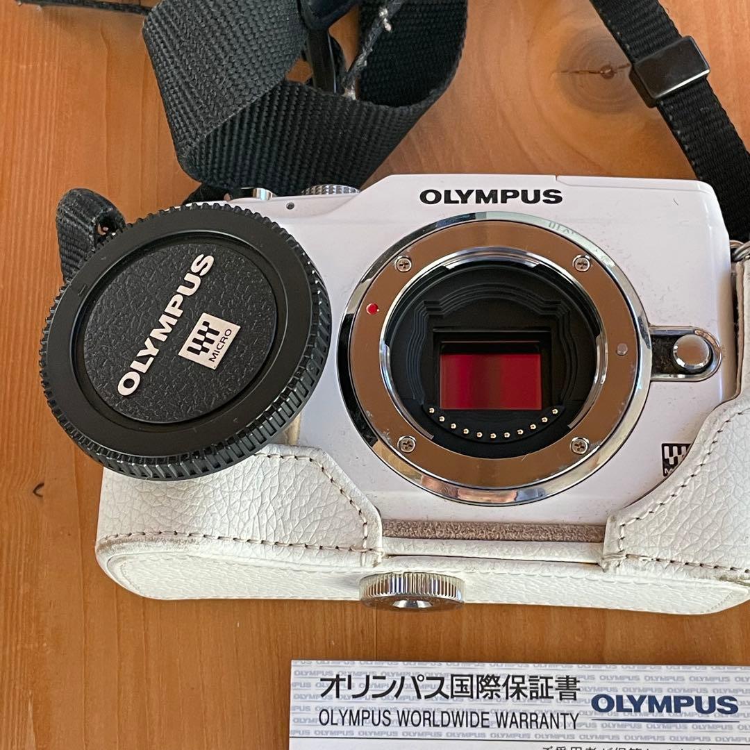 OLYMPUS PEN Lite E-PL2 本体と付属品