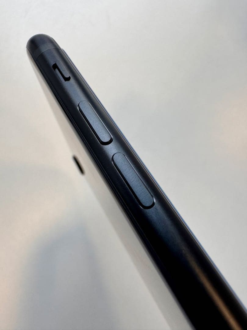 【ほぼ新品】iPhone SE (第3世代) ミッドライト 64GB 充電63回