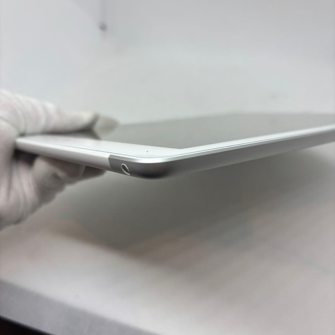 iPad6 第6世代 32GB SIMフリー　キーボード付