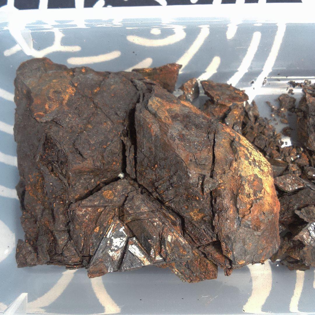 隕石 ？ Muonionalusta Meteorite もろいです。