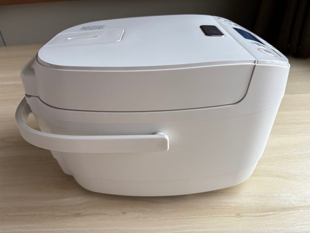 TOSHIBA 炊飯器 RC-10HR IH　ホワイト　2022年製