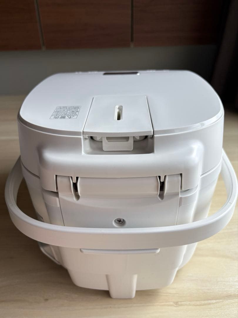 TOSHIBA 炊飯器 RC-10HR IH　ホワイト　2022年製