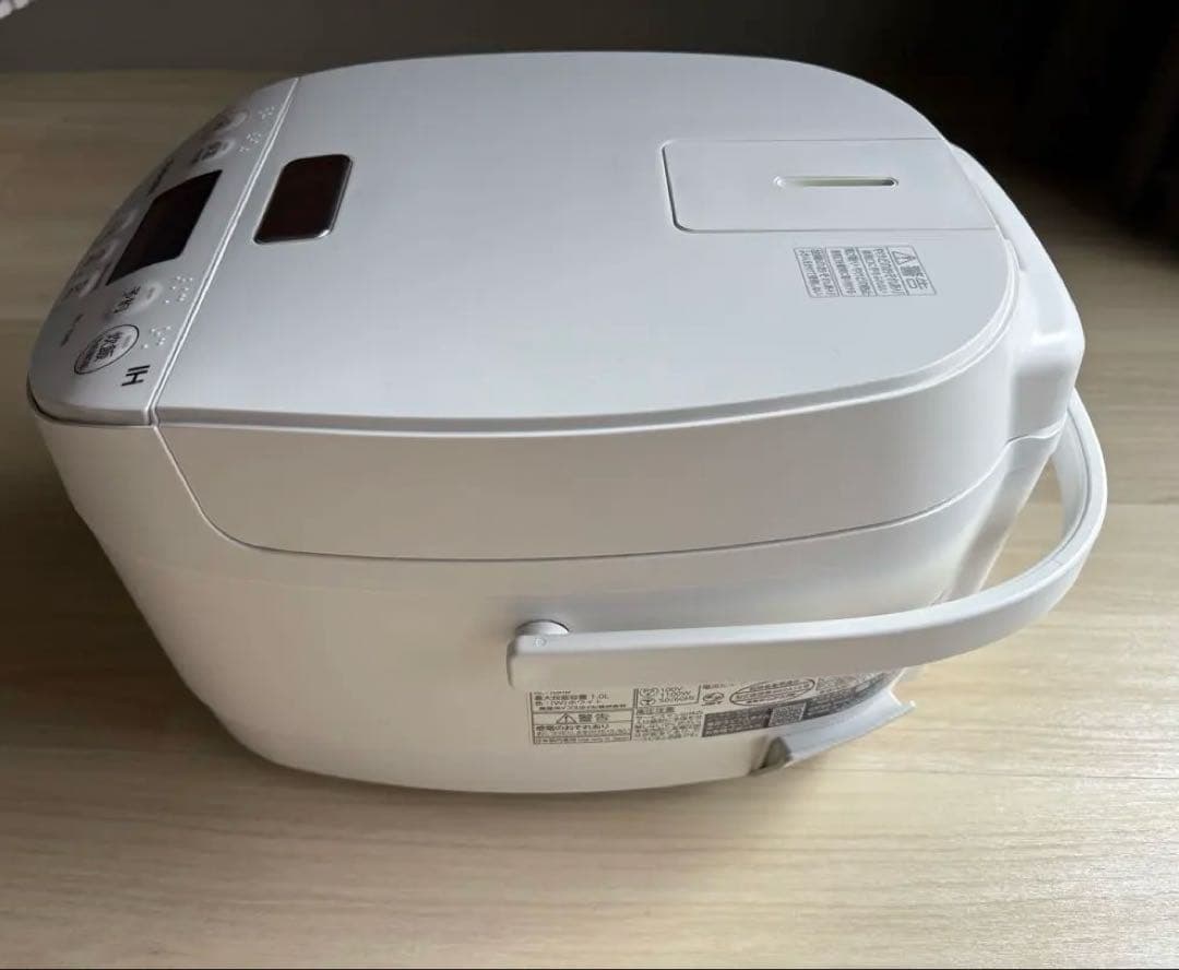 TOSHIBA 炊飯器 RC-10HR IH　ホワイト　2022年製
