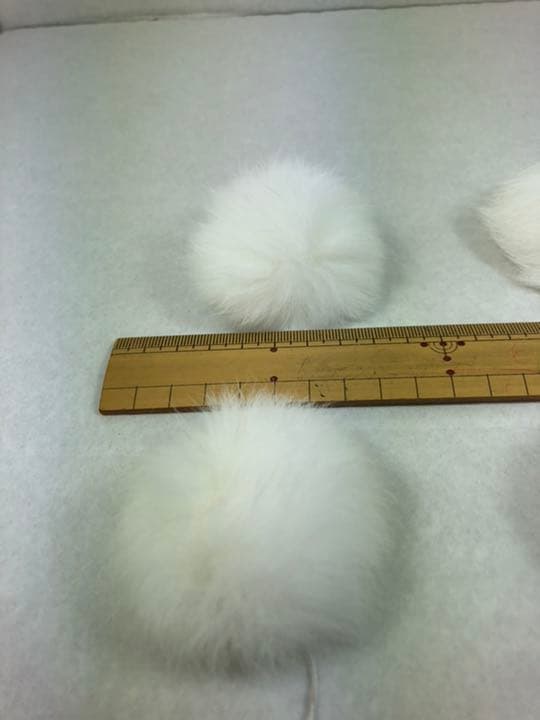 ホワイトラビット梵天糸付き50個セット