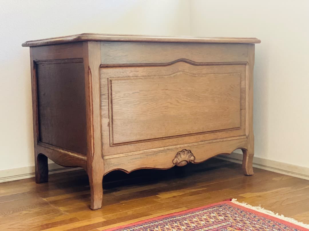 クラシックスタイルの高級木トランク