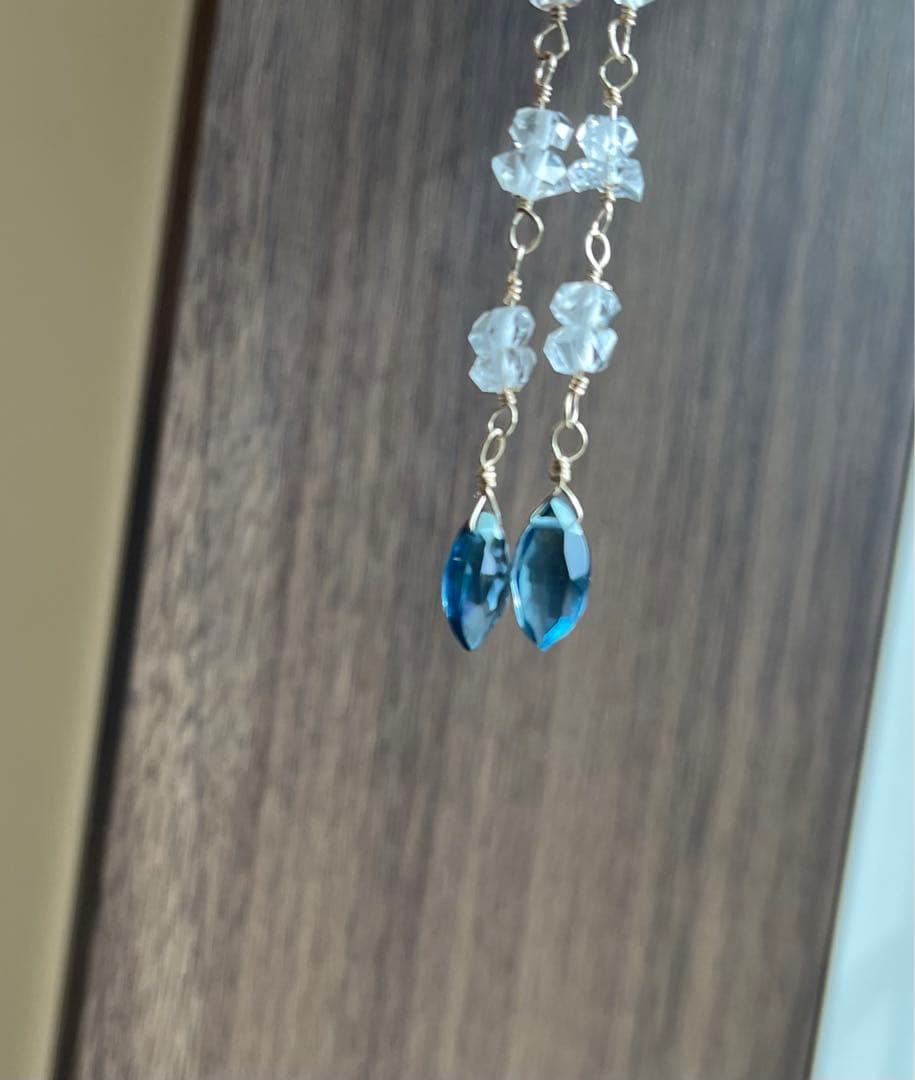 ロンドンブルートパーズとハーキマーダイアモンドのピアスチャームとネックレストップ