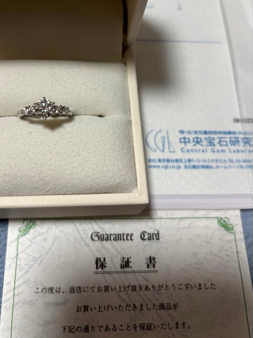 指輪 センターのダイヤのみ0.752ct　鑑定書付　6.5号ぐらいダイヤ5個