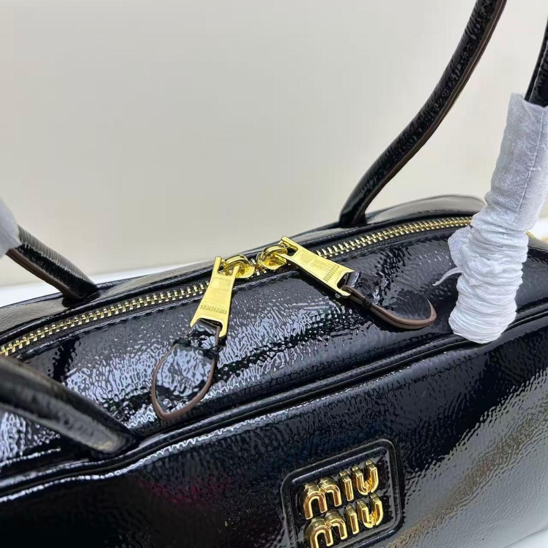 miu miu ブラック ボストンバッグ