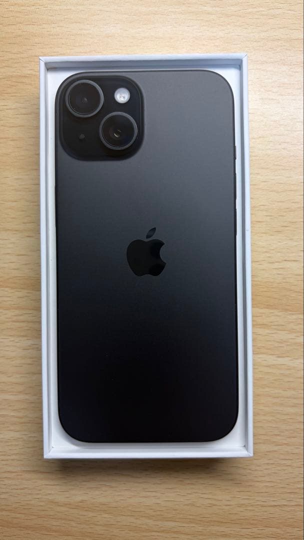 美品 iPhone 15 ブラック 128 GB SIMフリー ガラスフィルム付