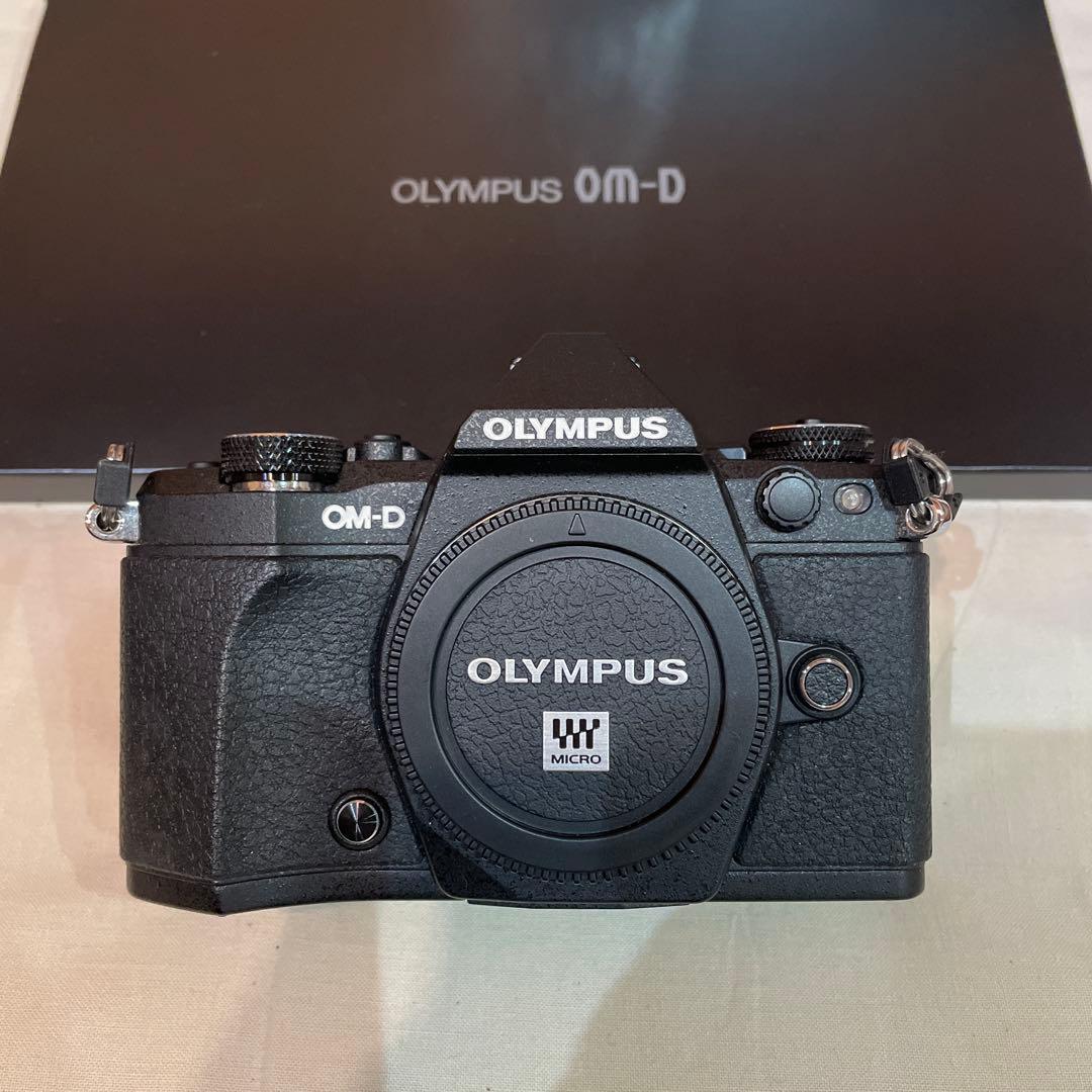 OLYMPUS E-M5 Mark II ミラーレス一眼　極美品