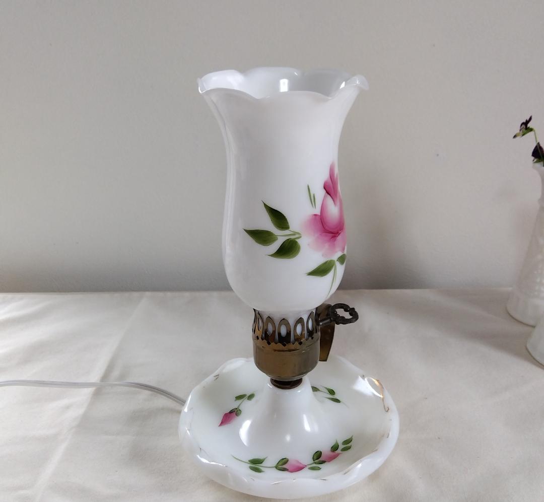☆アンティークスタイル ミルクガラス 薔薇 テーブルランプ