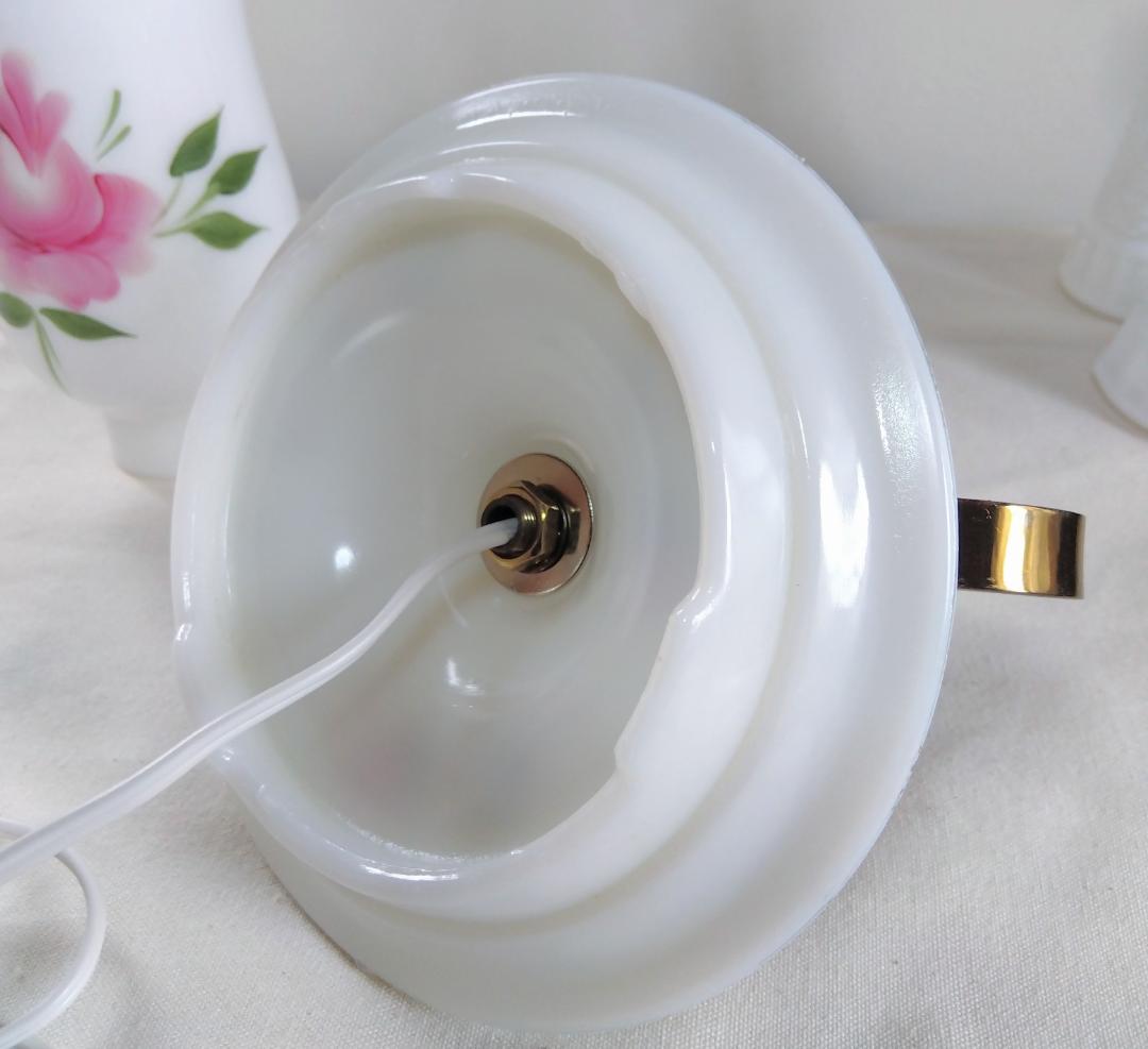 ☆アンティークスタイル ミルクガラス 薔薇 テーブルランプ