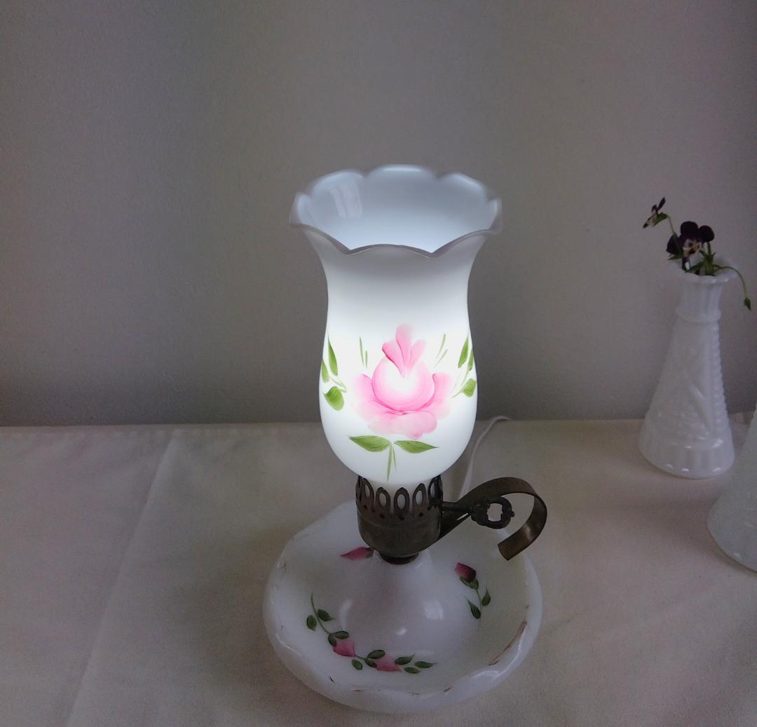 ☆アンティークスタイル ミルクガラス 薔薇 テーブルランプ