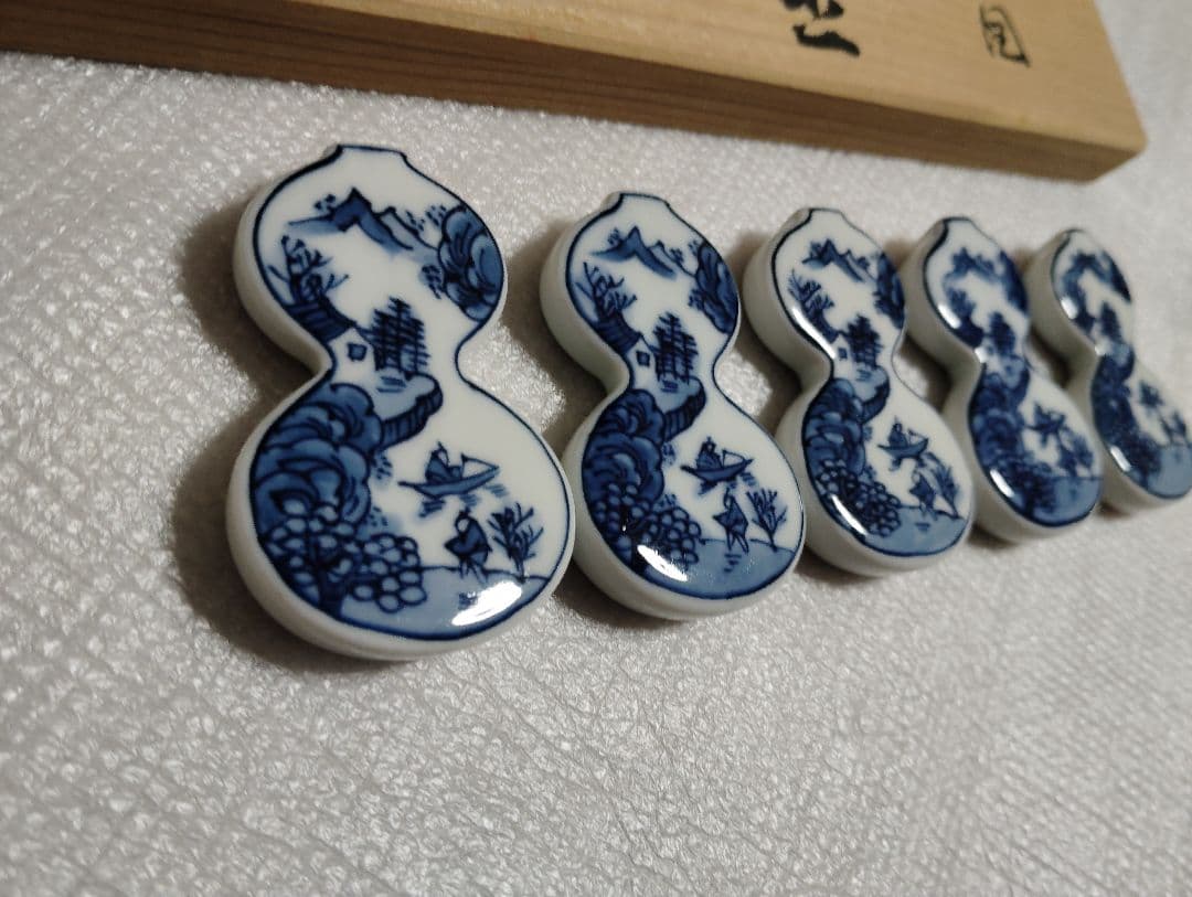 未使用　有田焼　源右衛門　箸置き　染付　山水人　瓢箪　箸置　箸置5客　共箱