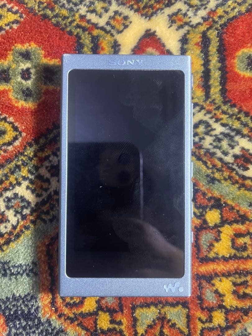 SONY WALKMAN シルバー コンパクト