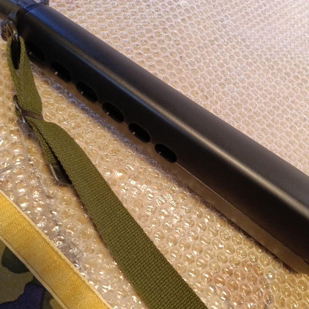 ・M16ーＡ1 (銃口は塞がれています、モデルガン)　・コクサイ製