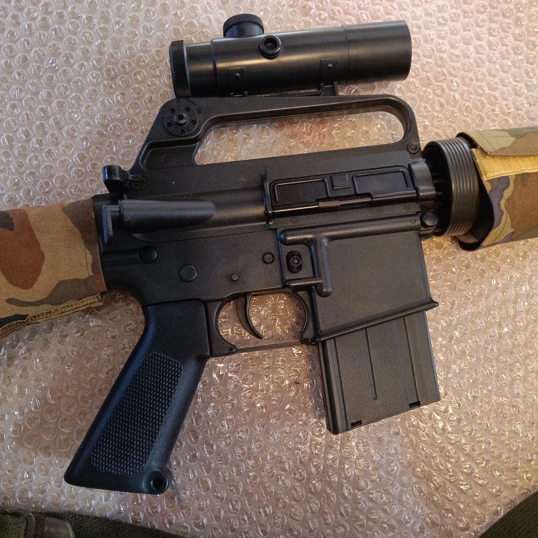 ・M16ーＡ1 (銃口は塞がれています、モデルガン)　・コクサイ製