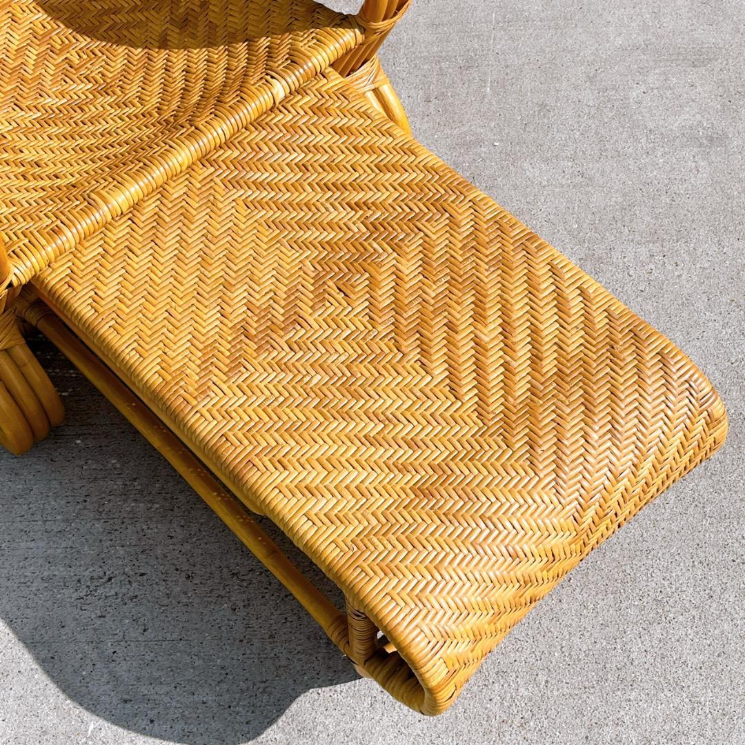 【送料無料】 ラタン リクライニングアームチェア マガジンラック オットマン