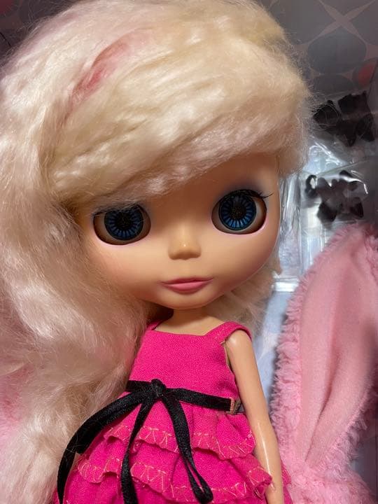 カスタム☆ネオブライス ハニーバニーワンスモア 眠り目ピアス羊毛ヘア