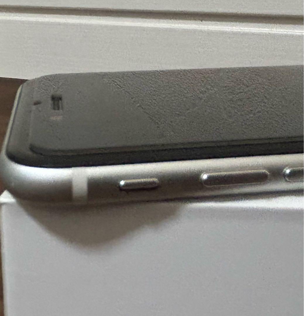 最終値下【化粧箱付】iPhone SE 第2世代 白64GB SIMフリー