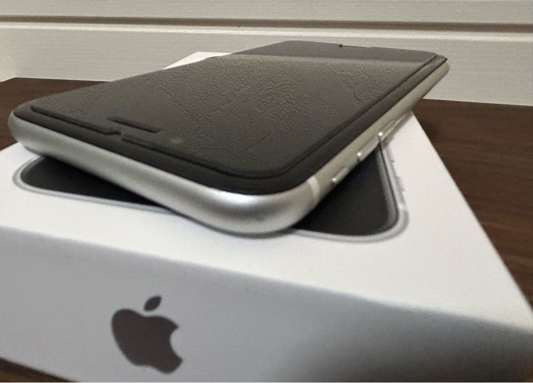 最終値下【化粧箱付】iPhone SE 第2世代 白64GB SIMフリー