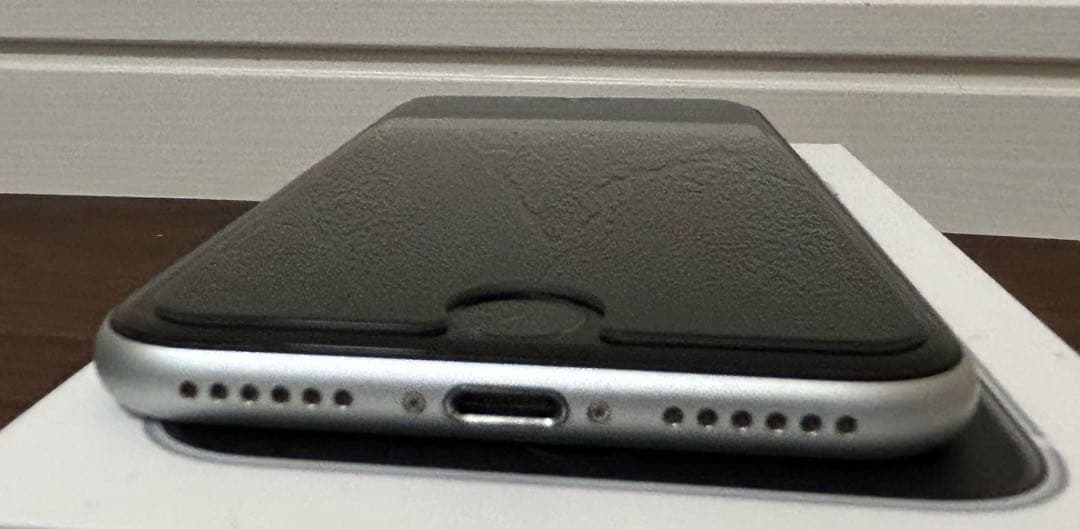 最終値下【化粧箱付】iPhone SE 第2世代 白64GB SIMフリー