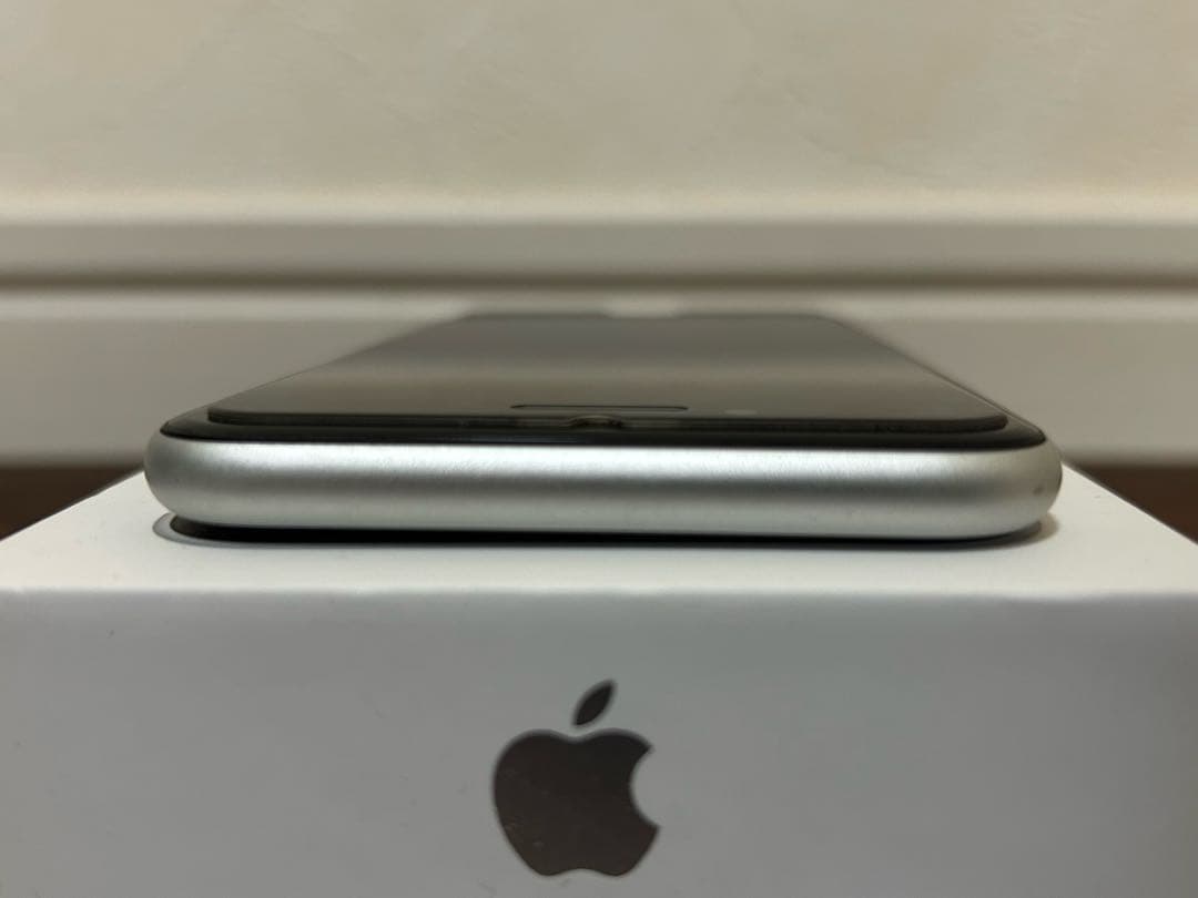 最終値下【化粧箱付】iPhone SE 第2世代 白64GB SIMフリー