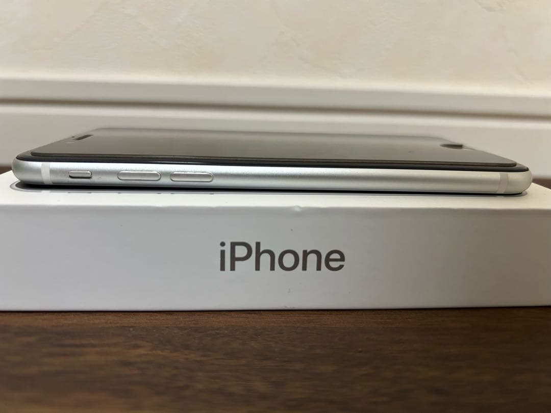 最終値下【化粧箱付】iPhone SE 第2世代 白64GB SIMフリー