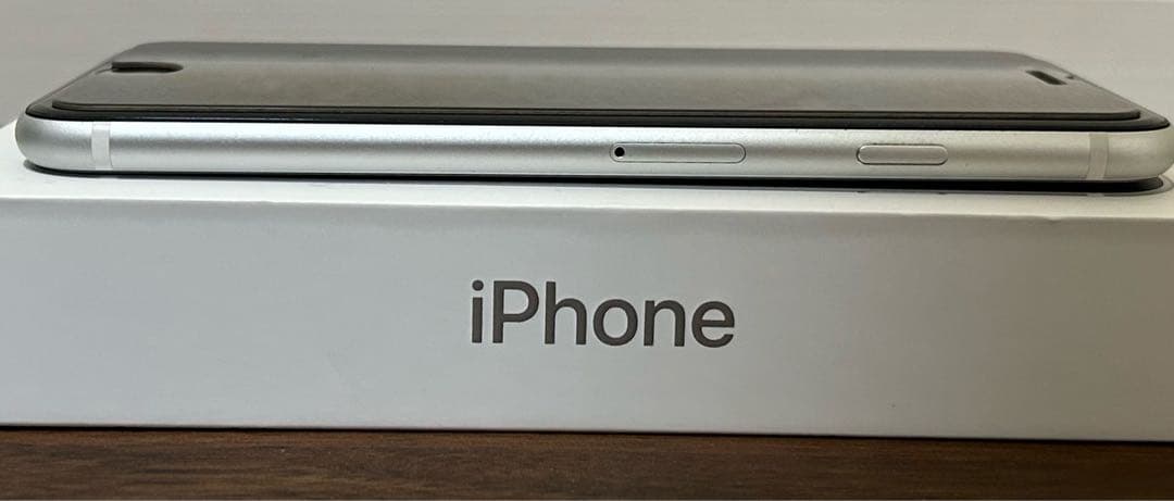 最終値下【化粧箱付】iPhone SE 第2世代 白64GB SIMフリー