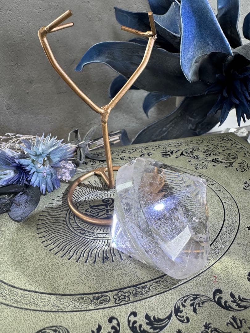 レムリアンシード　アシンメトリー　ダイヤモンド　プリズムカット　スタンド付き