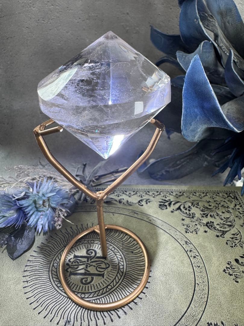 レムリアンシード　アシンメトリー　ダイヤモンド　プリズムカット　スタンド付き