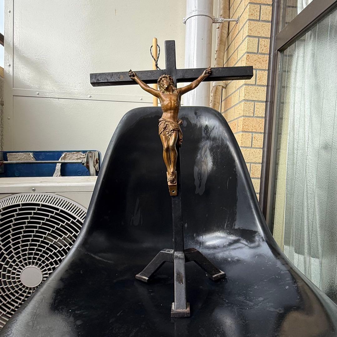 チェコ・プラハ蚤の市購入 キリスト磔刑像 メタル十字架 IHS刻印 金属製