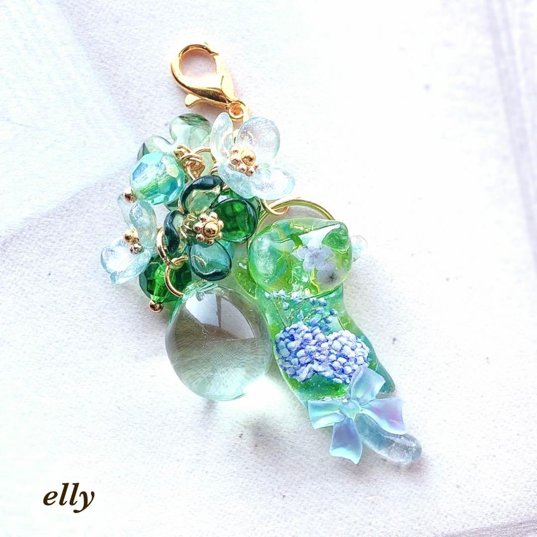 【sawasawa様】1341.天然石　琉球ガラス　紫陽花　じゃれ猫　レジン