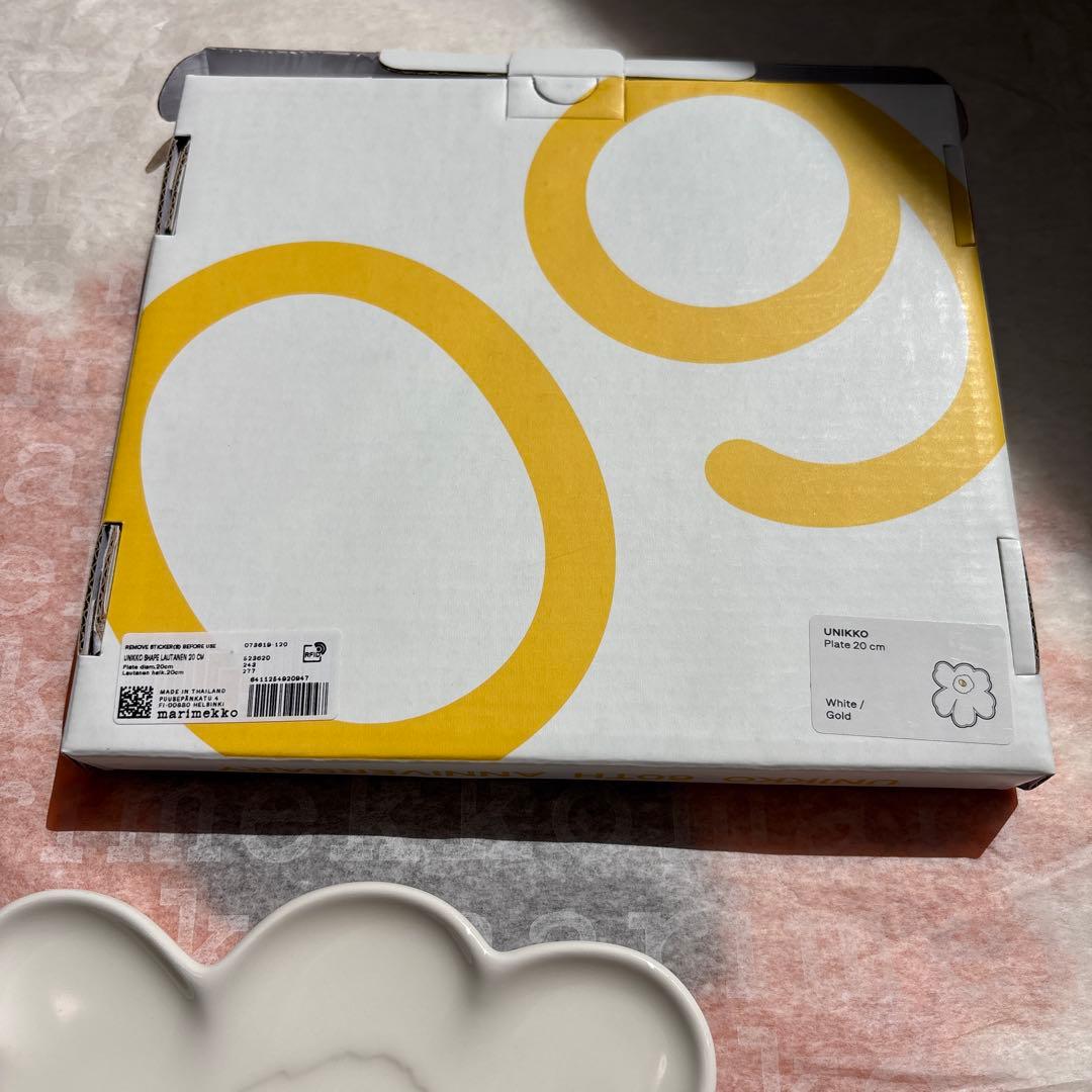 新品　マリメッコ　ウニッコ　シェイプ　プレート
