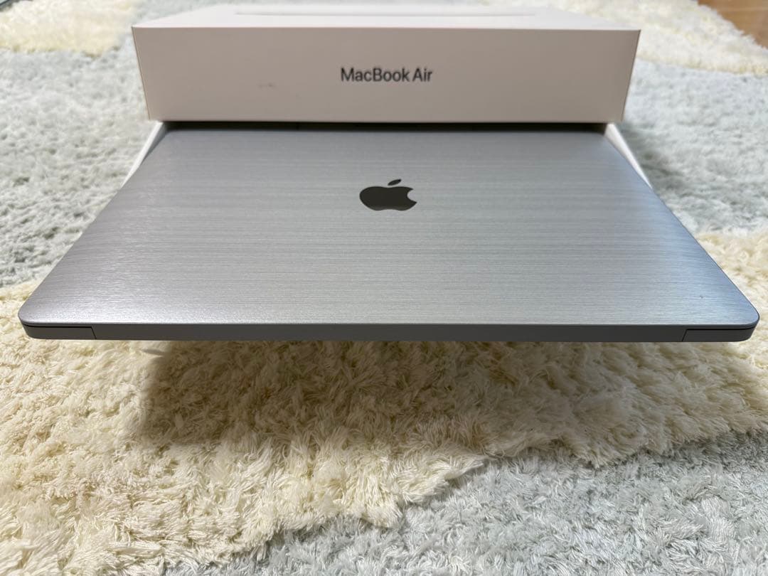 MacBook本体 Apple MacBook Air M1 16GB / 256GB