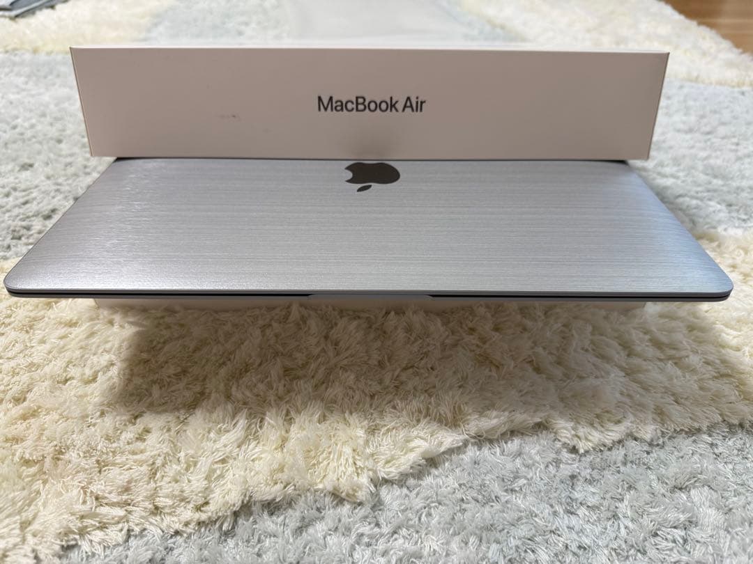 MacBook本体 Apple MacBook Air M1 16GB / 256GB