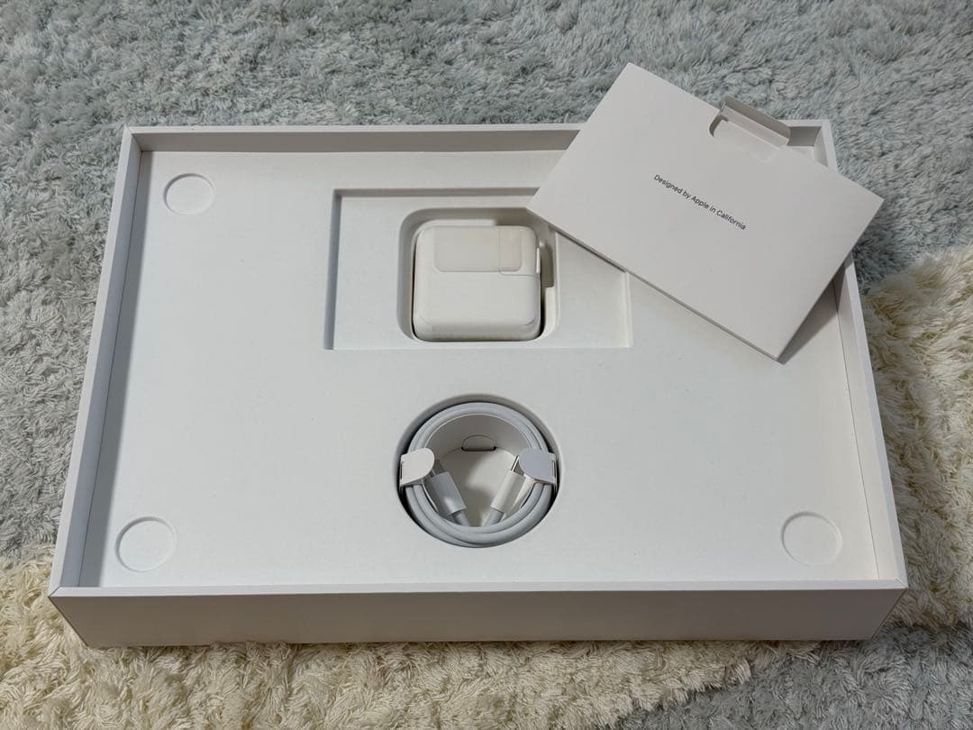 MacBook本体 Apple MacBook Air M1 16GB / 256GB