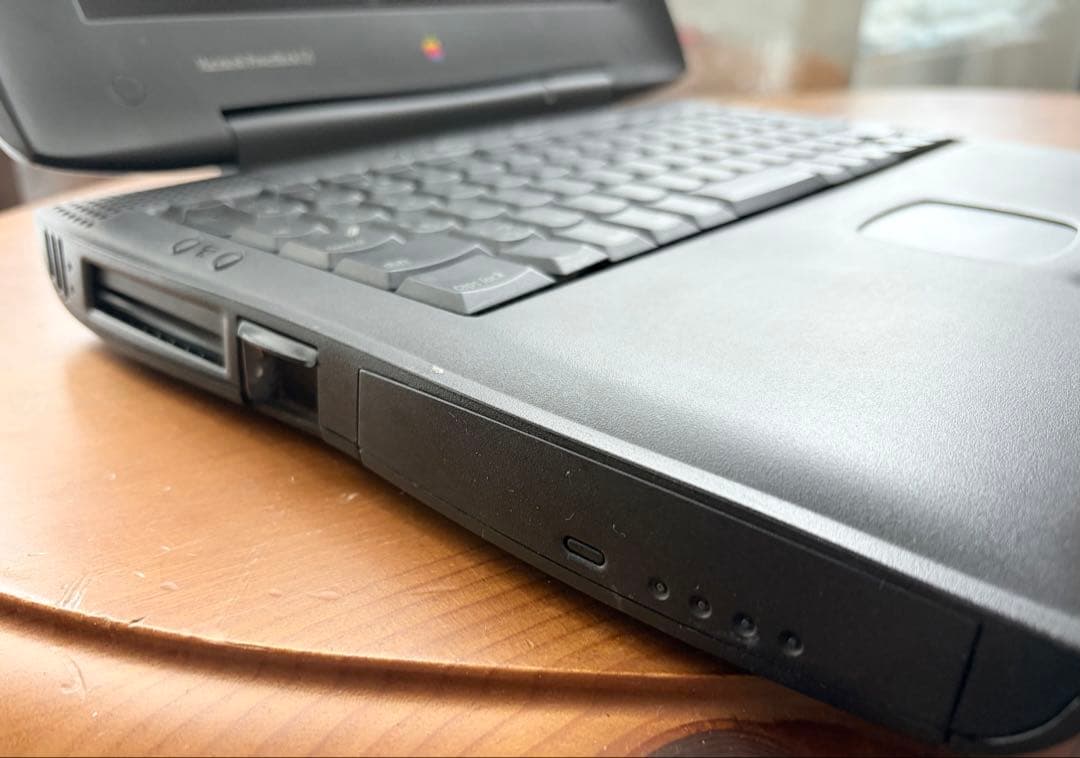 Apple PowerBook G3 ブラック　貴重　OS9.2立ち上がります