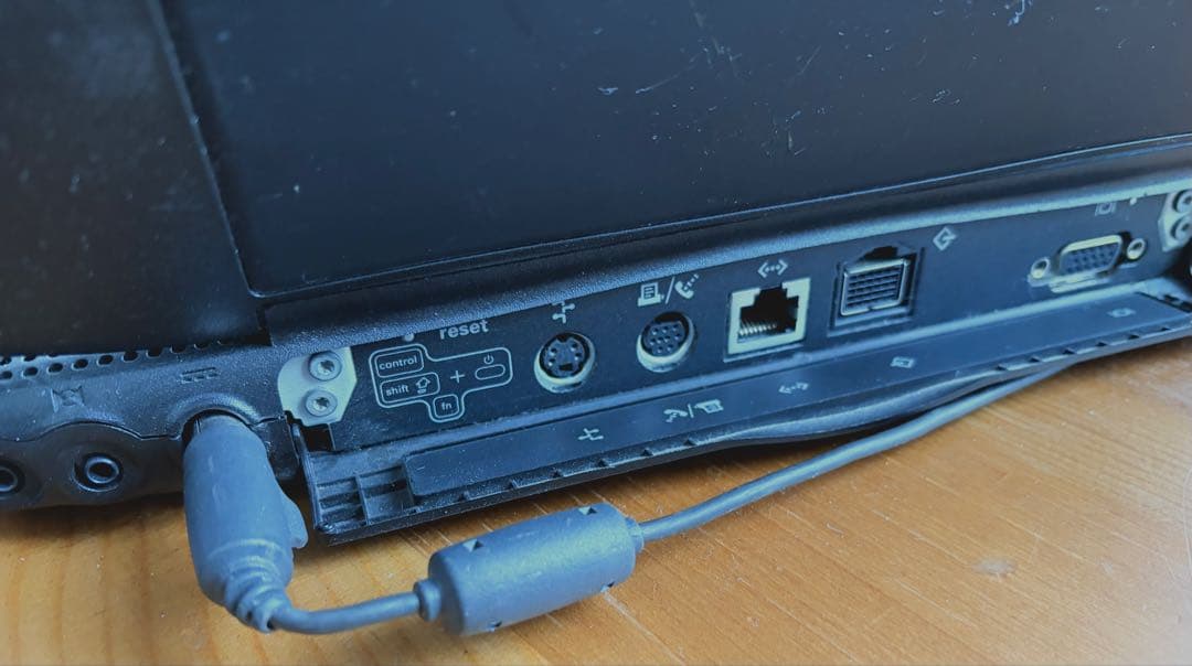 Apple PowerBook G3 ブラック　貴重　OS9.2立ち上がります