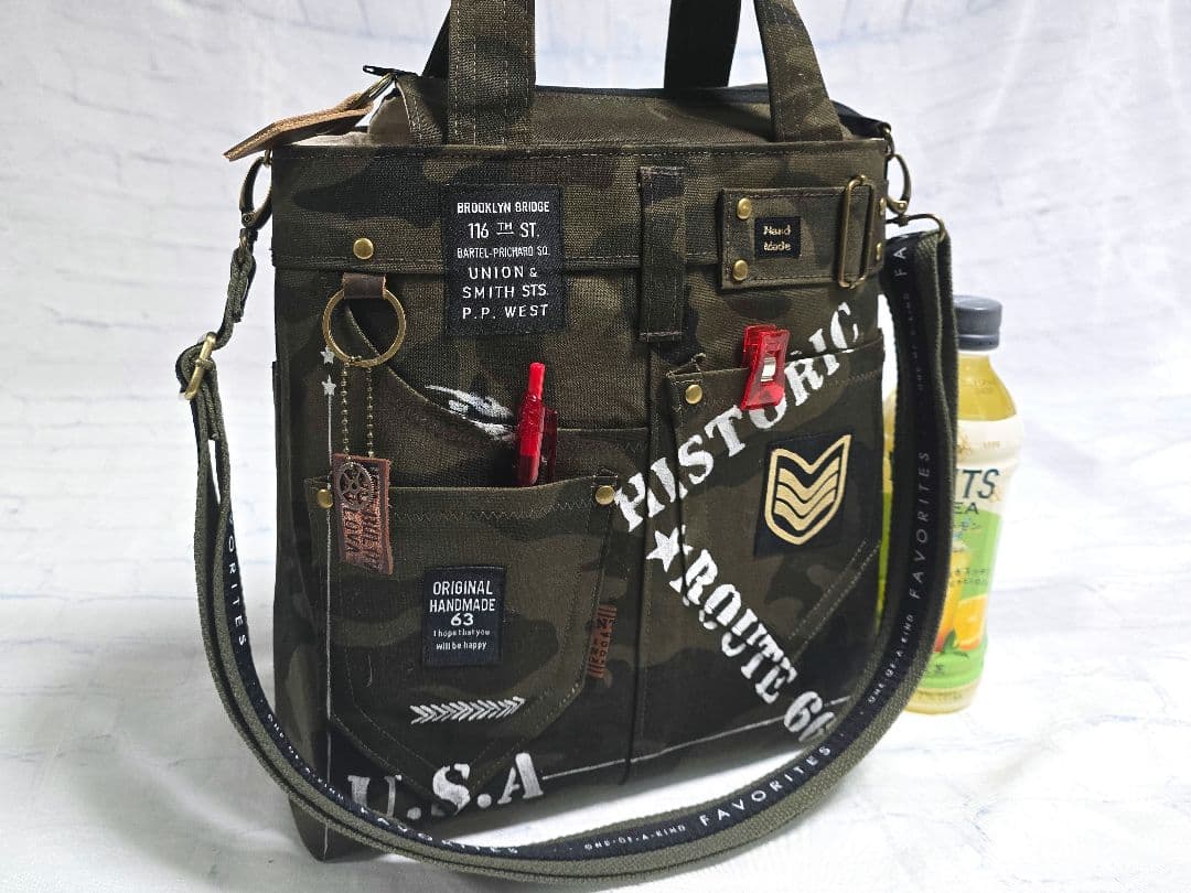 デニムリメイクトートバッグ 底板 ストラップ付き 迷彩 ファスナー付き