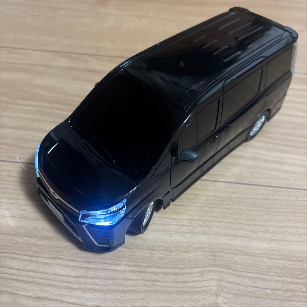 TOYOTAヴォクシーラジコンカー　ジャンク品