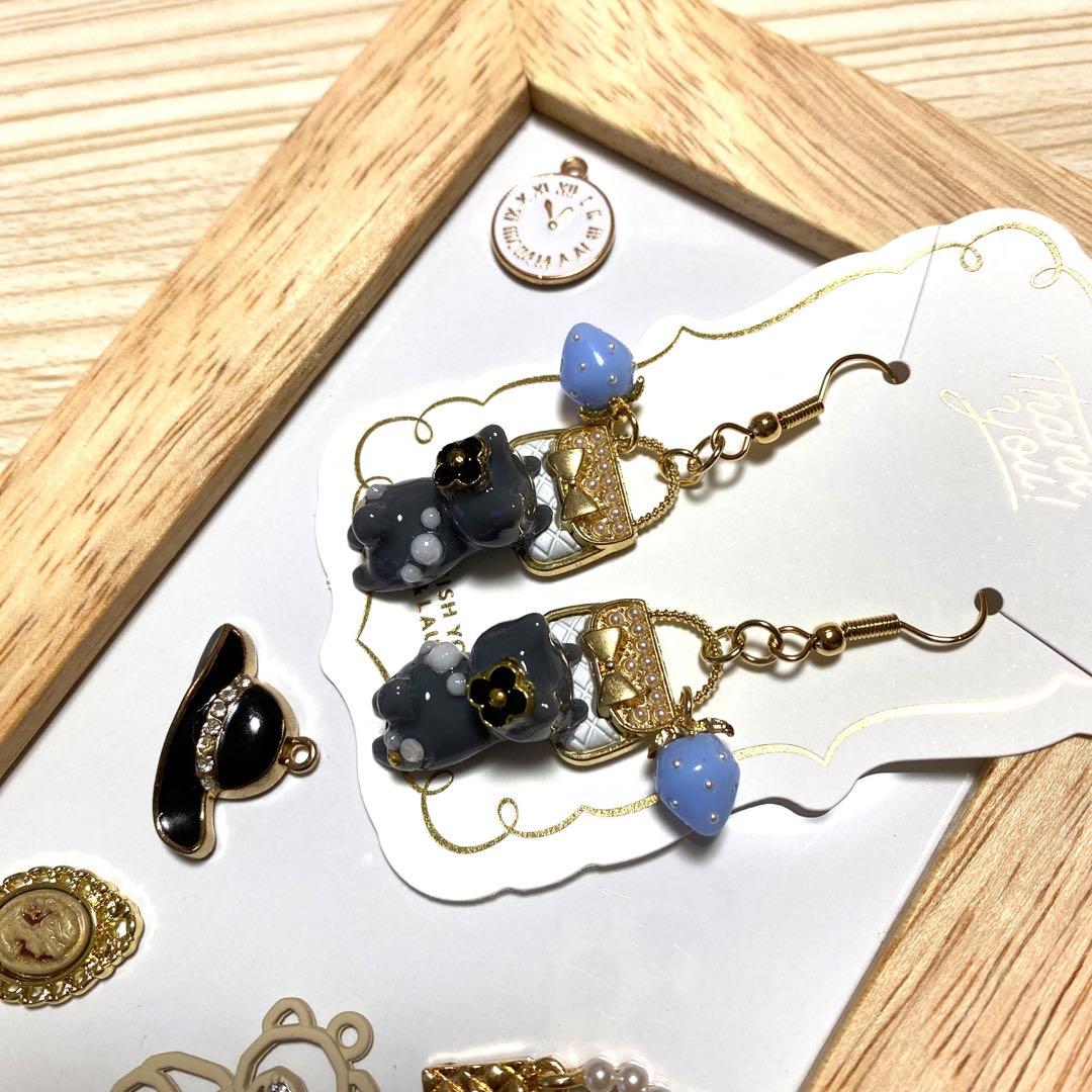 ☆バッグと苺オシャレ猫ちゃんピアス☆②