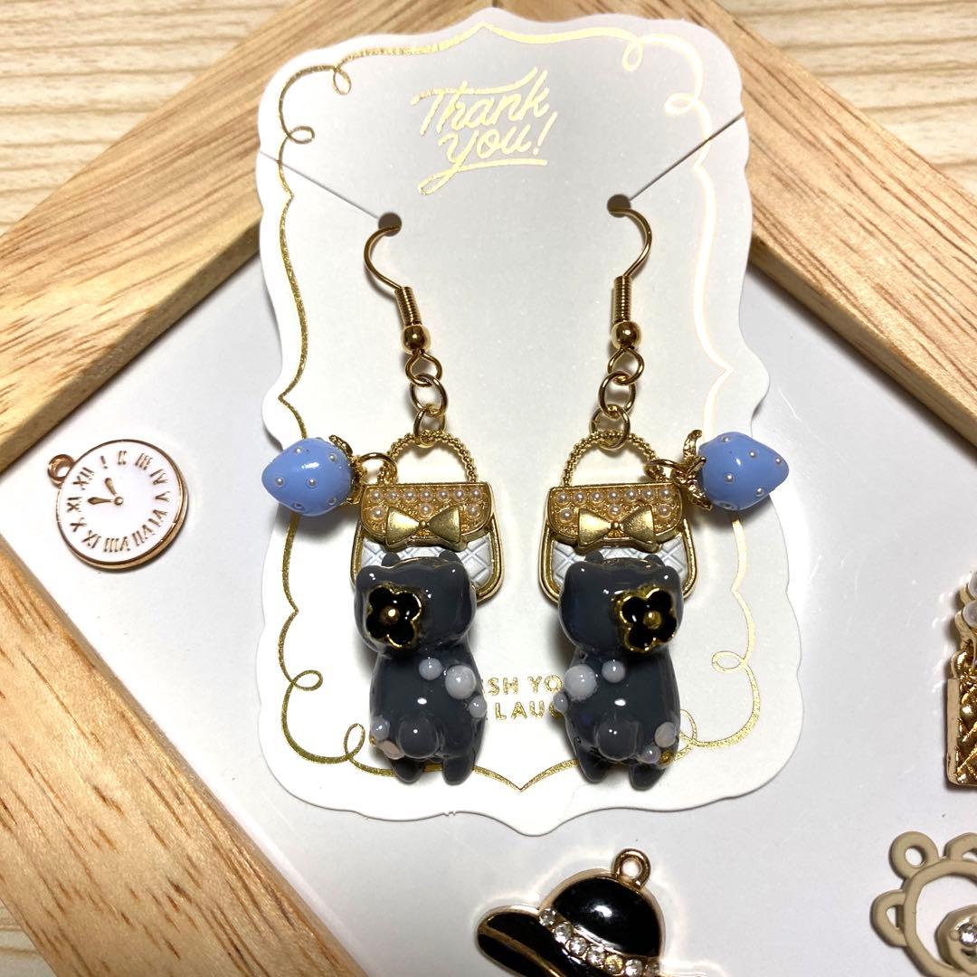 ☆バッグと苺オシャレ猫ちゃんピアス☆②