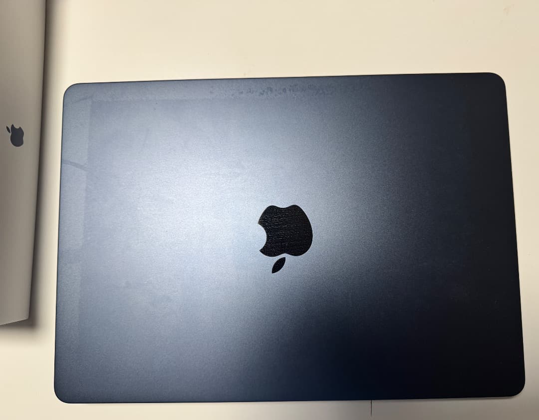Apple MacBook Air M4 13インチ ミッドナイト　2025