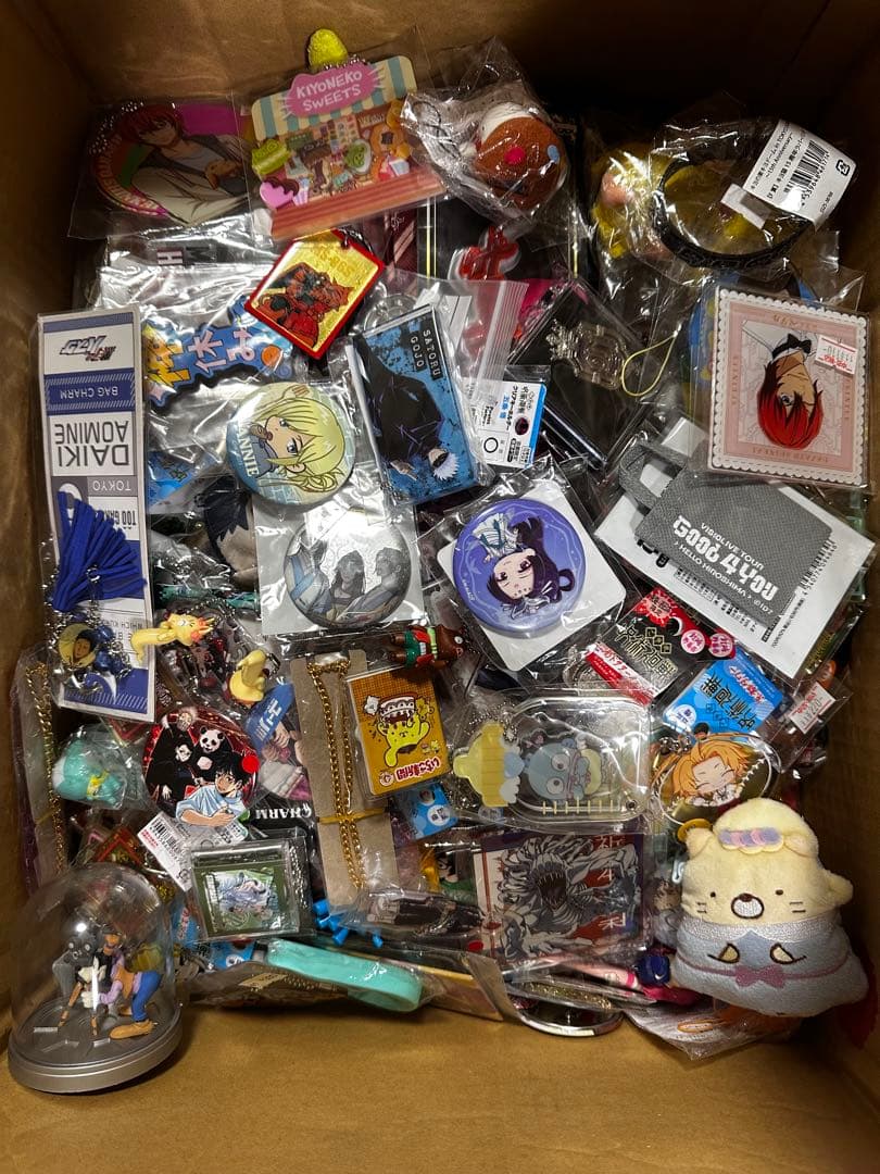 アニメグッズ　まとめ売り　大量　処分　缶バッジ　アクスタ　呪術廻戦　にじさんじ