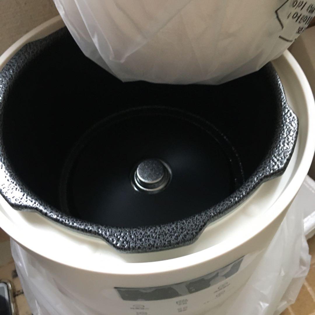 ホワイト炊飯器 タッチパネル