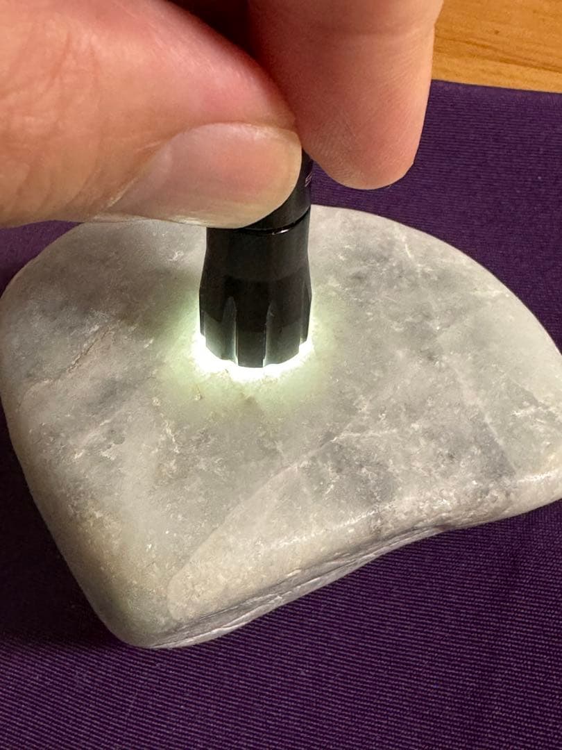 糸魚川翡翠　原石　234g