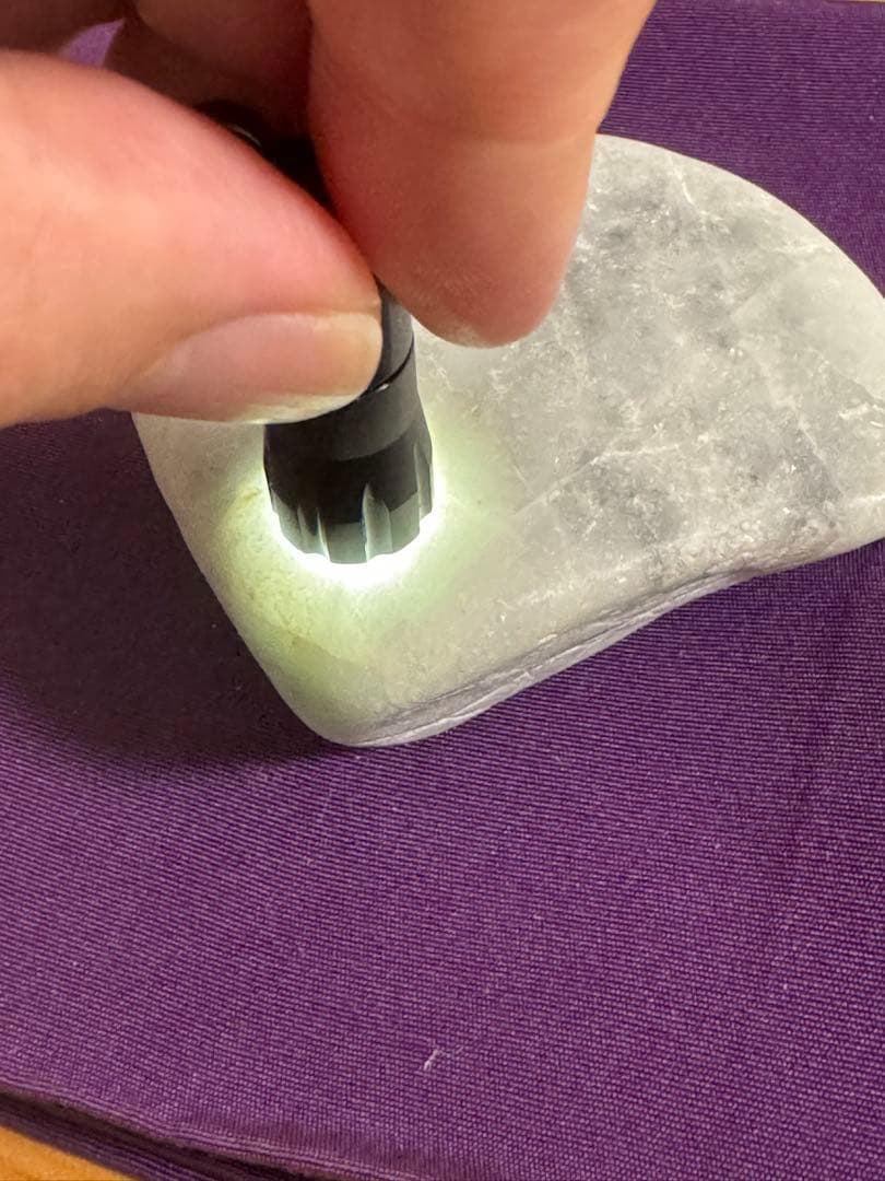 糸魚川翡翠　原石　234g