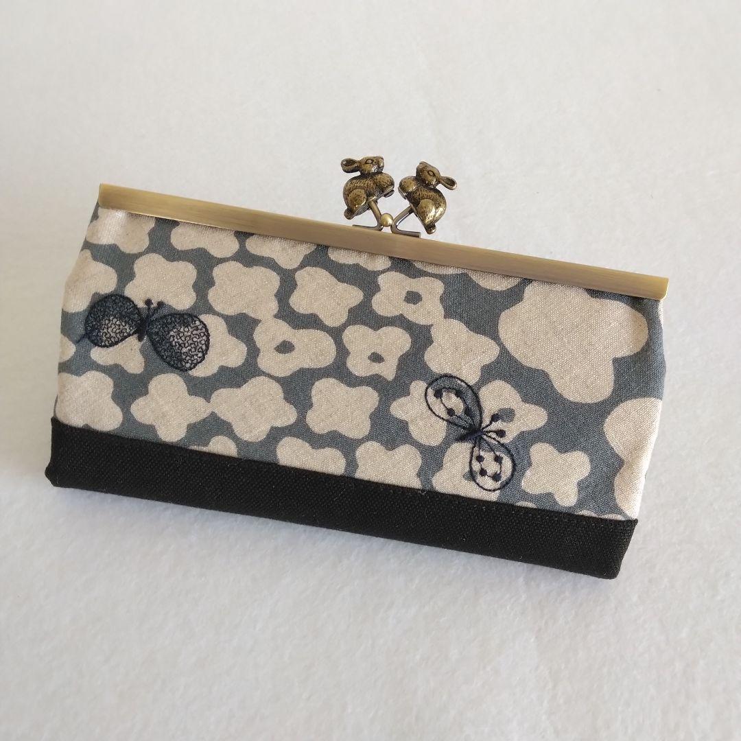 ミナペルホネン hanaco+choucho(グレー) ウサギ浮足がま口長財布