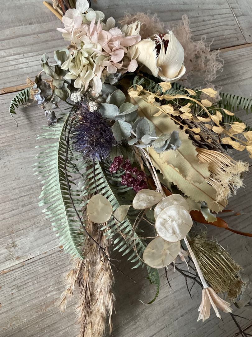 バンクシアメンジーシーとココフラワーの大人スワッグ